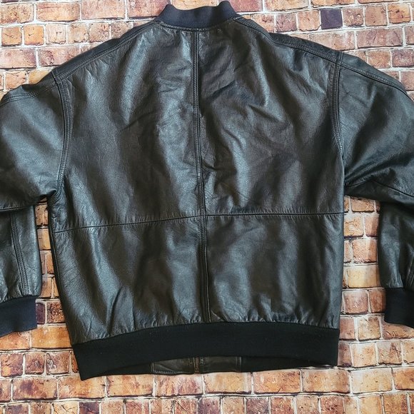 Vintage Men's 'Weekends' Black Genuine Leather Bomber Jacket - Picture 5 of 13